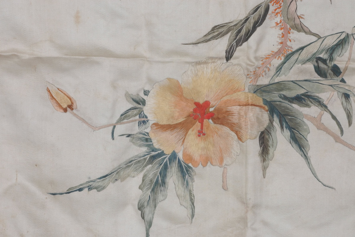 国家三级文物-1920年葛健豪在法国勤工俭学时刺绣的菊花
